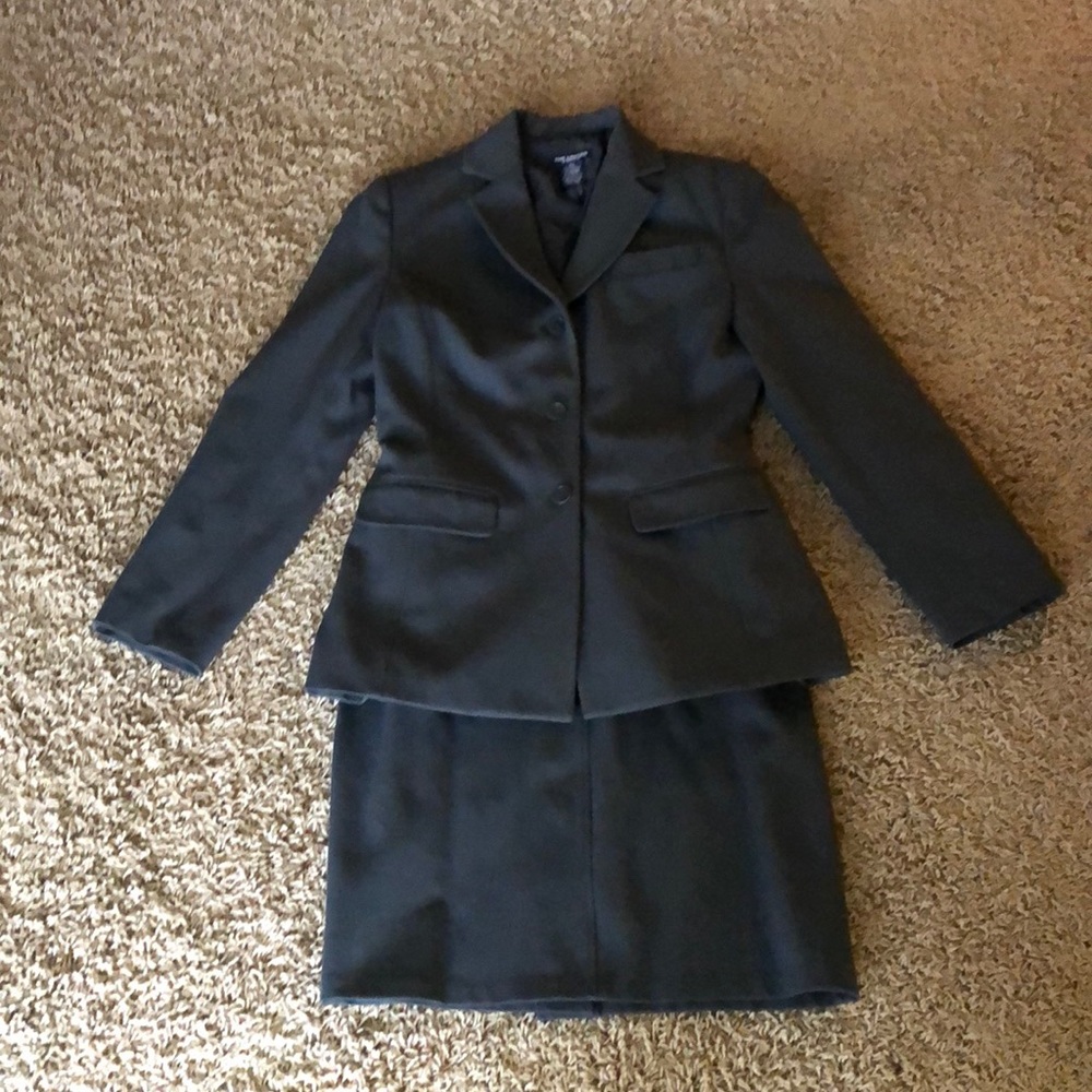 Grey suit with pencil skirt